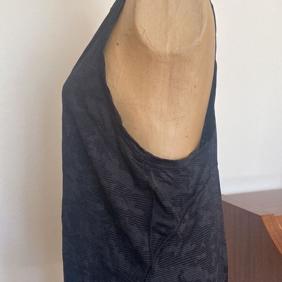 Lululemon sz 6 Miles Ahead Tank Top Camo black worn tied or open excellent cond - Picture 8 of 9